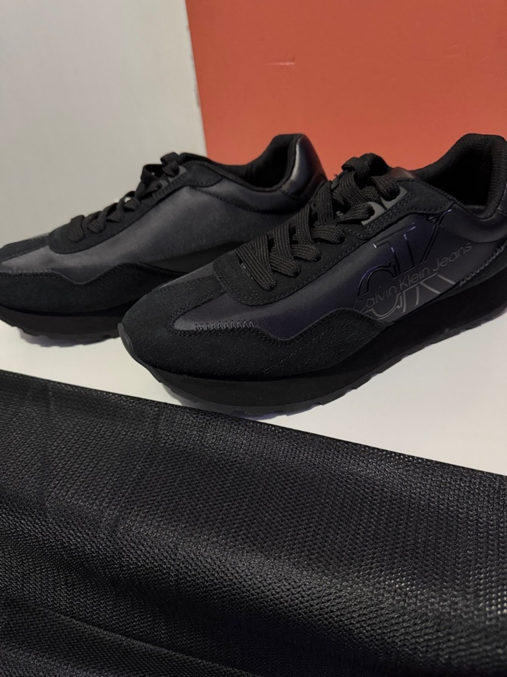 Calvin Klein Jeans Men’s Black Low-Top Retro Runner Sneakers